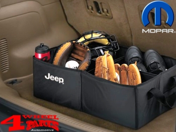 Stautasche hinter der Rücksitzbank von Mopar mit Jeep Logo